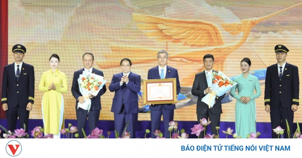 Thủ tướng: Vietnam Airlines phải bay cao, vươn xa