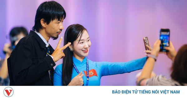Sàn Nhà Hàng Đẳng Cấp: Tùng Dương, Đen Vâu, Huy Quần Hoa 'Lên Đền' Hội Nghị KOL Lần Đầu Tiên Tại Hà Nội