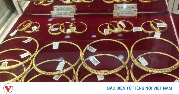 Vàng thế giới vượt 4.500 USD, vàng trong nước có thể thấp hơn giá vốn