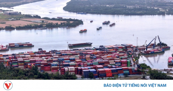 Cầu sông Hàn và thành phố Đà Nẵng về đêm