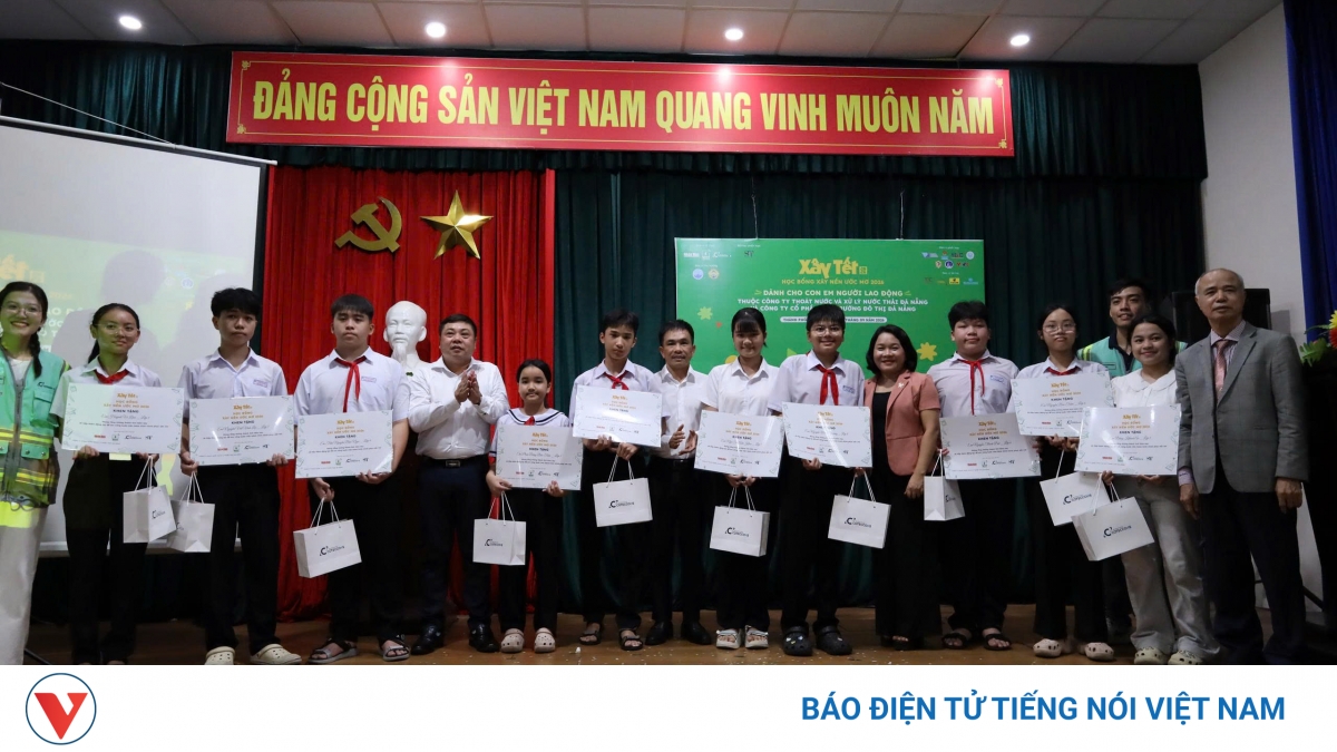 Trao hơn 100 học bổng "Xây nền ước mơ" cho con em công nhân môi trường, thoát nước