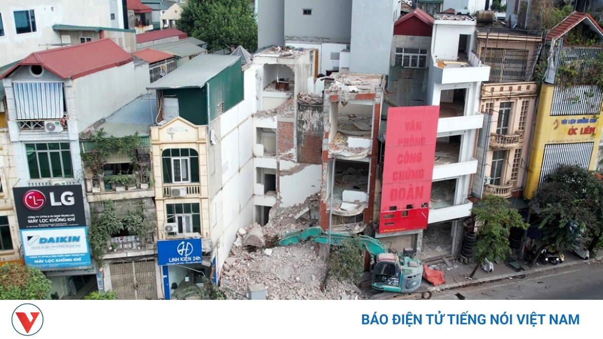 Tháo dỡ nhà làm đường Quốc lộ 1A, người dân mong sớm nhận bồi thường