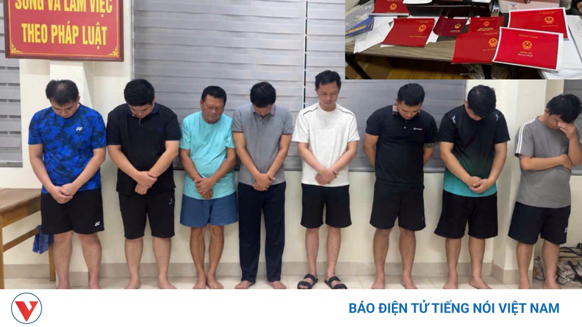 Triệt phá đường dây làm giả văn bằng, chứng chỉ, khởi tố 10 bị can