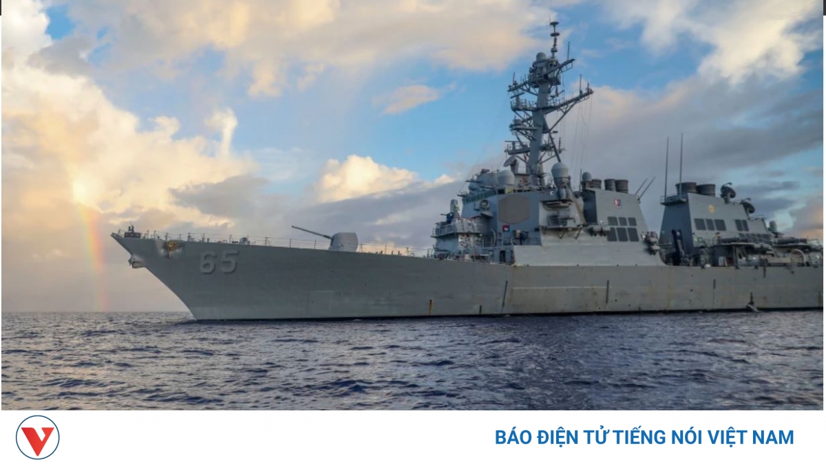 Iran dọa tấn công tàu chiến Mỹ, thách thức Washington ở Vịnh Ba Tư