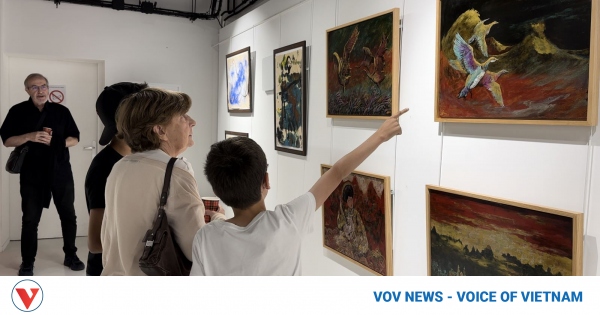 Traditional materials of Vietnamese paintings exhibited in France