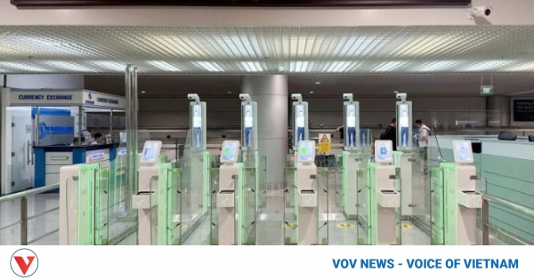 Automatic immigration gates facilitate passengers' travel