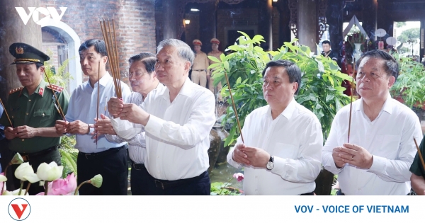 Party leader To Lam pays tribute to President Ho Chi Minh in Nghe An