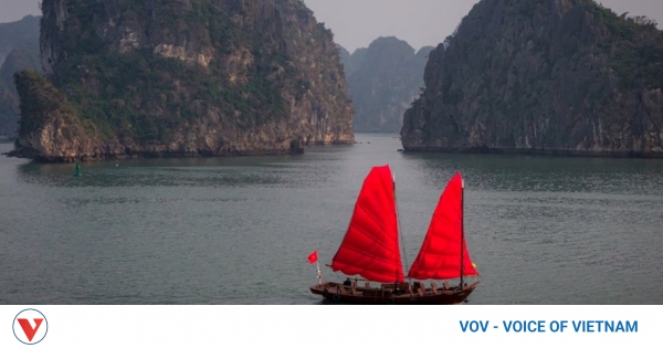 Quang Ninh launches traditional three-panel sailboat tour on Ha Long Bay