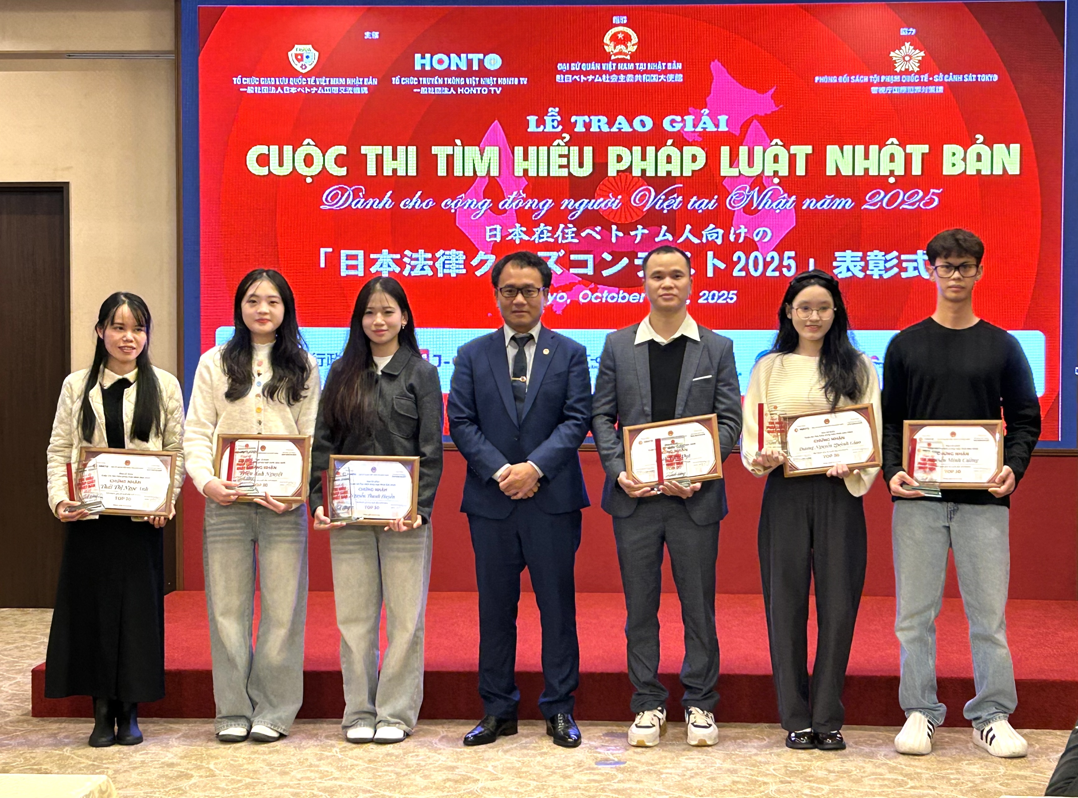 bantochuctraogiaichocacthisinh