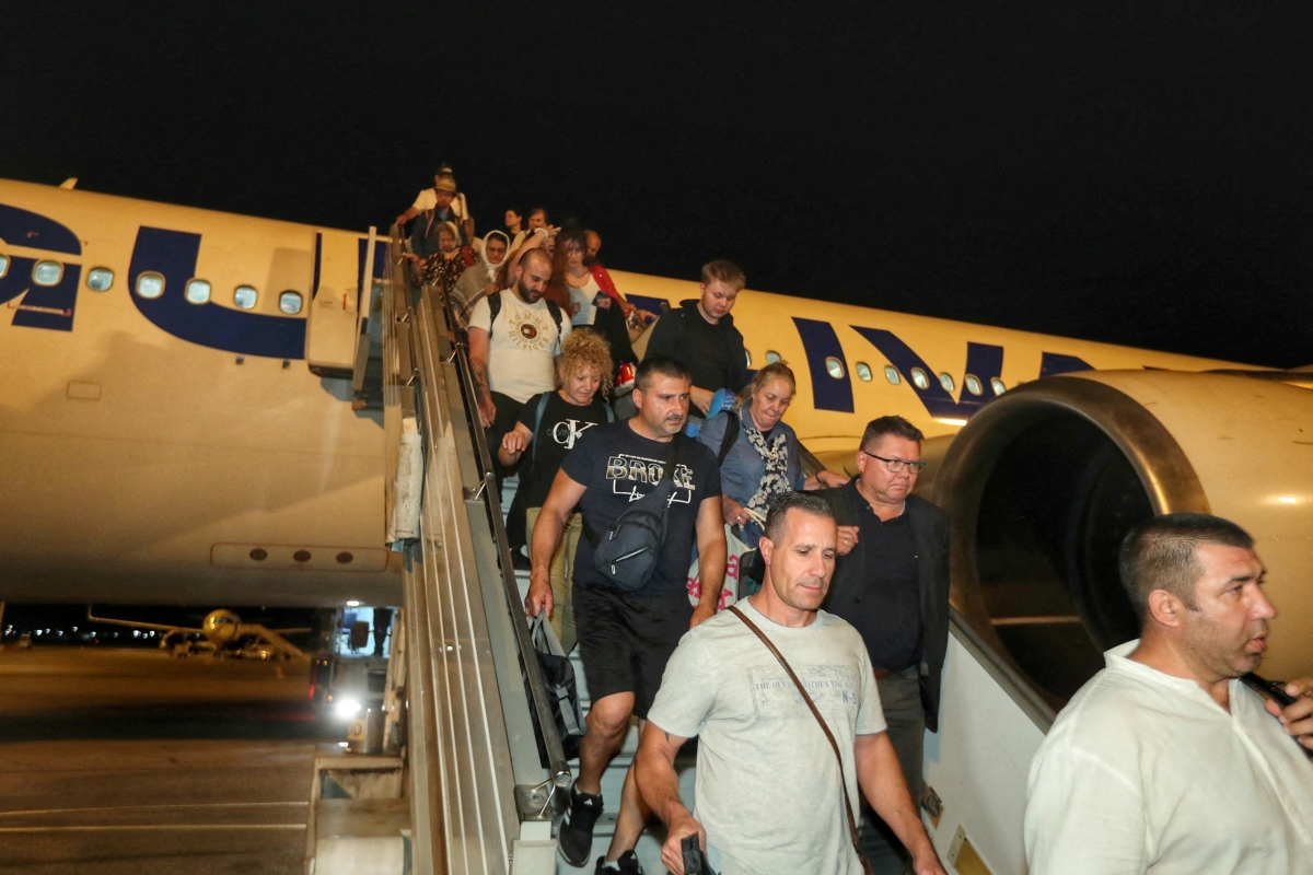 以色列-伊朗紧张局势：多国迅速撤离公民