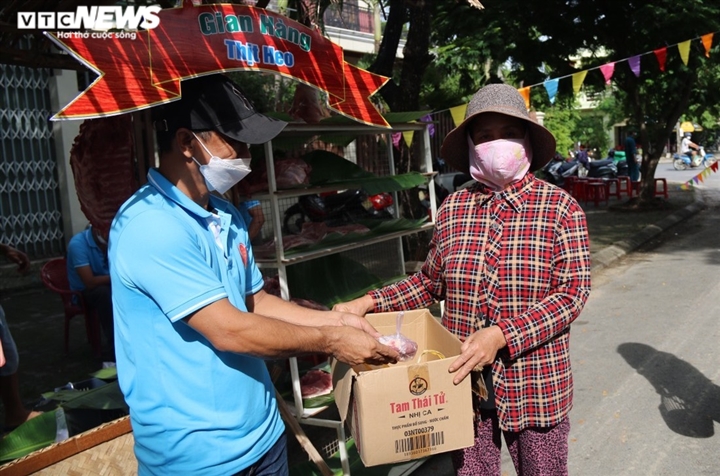 Ảnh: Nghìn hộ khó khăn ở Hội An xách giỏ đi chợ 'không tốn đồng nào' - 7