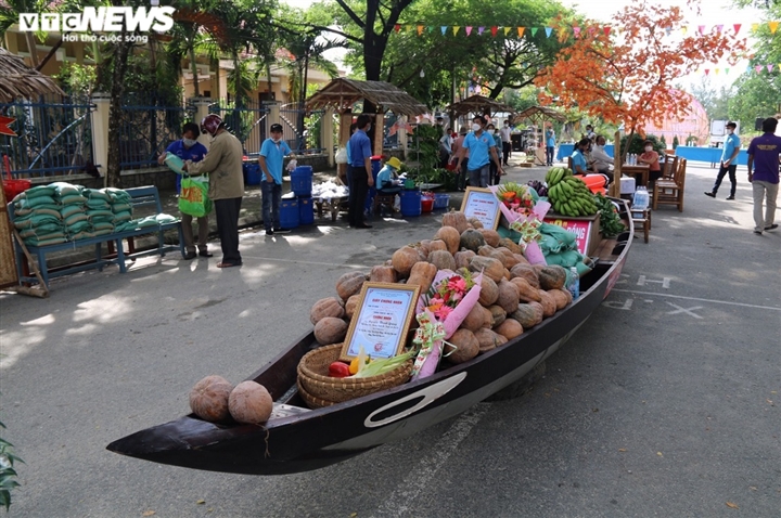 Ảnh: Nghìn hộ khó khăn ở Hội An xách giỏ đi chợ 'không tốn đồng nào' - 2