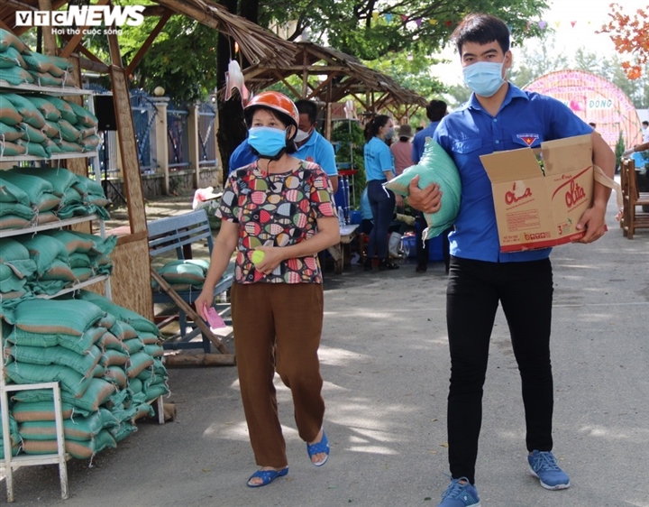 Ảnh: Nghìn hộ khó khăn ở Hội An xách giỏ đi chợ 'không tốn đồng nào' - 8
