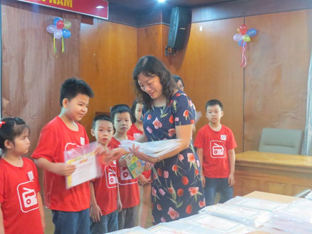 ວນບນເພອເດກນອຍສາກນ1.6 hinh 1