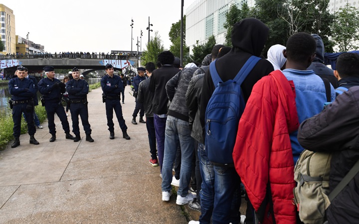 7793581455_les_quelques_1_500_migrants_du_camp_du_millenaire_a_paris_sont_evacues_par_les_forces_de_l_ordre_le_30_mai_2018_vowv.jpg