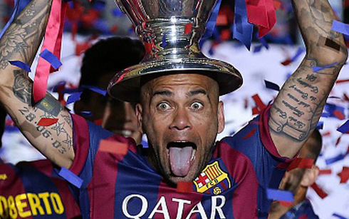 dani_alves_barcelona_3312627_qfwv.jpg