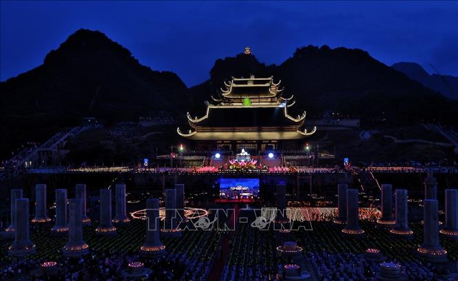 vna_potal_vesak_2019_dai_le_hoa_dang_cau_nguyen_hoa_binh_the_gioi_201853934_stand_waez.jpg