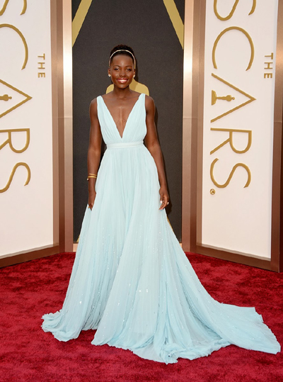 29.%20lupita%20nyong'o%20in%20prada%20oscars%202014%20habituallychic.jpg