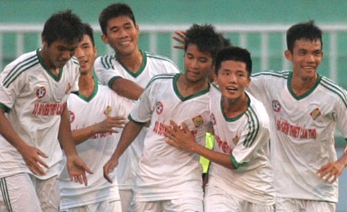 ha_noi_t_t_dan_dau_giai_vo_dich_u19_qg_cup_ton_hoa_sen_2013_0.jpg