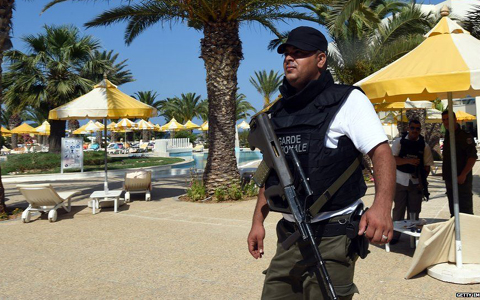 Vụ khủng bố khách sạn Tunisia vẫn có nghi phạm chạy thoát hinh anh