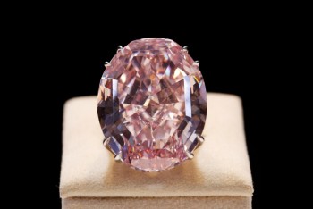 2. Nhẫn kim cương Pink Star – 72 triệu USD