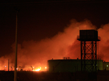 factory-fire-khartoum-engulf_n.jpg