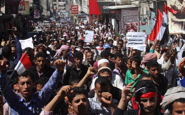protests_erupt_across_yemen_after_houthi_rebels_announce_plan_to_dissolve_parliament_1423343747_cpap.jpg