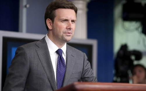 josh_earnest_axin.jpg