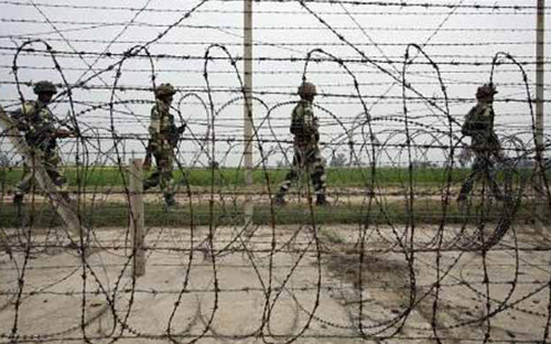 pakistani_troops_violates_ceasefire_again_opens_fire_in_poonch_131013122254_hrne.jpg