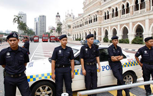 malaysian_police_line_up_007_kjnf.jpg