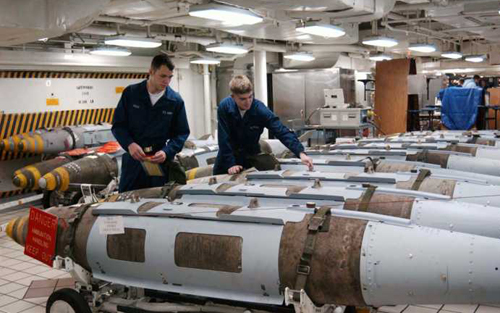 1323536491_us_navy_030320_n_5292m_007_aviation_ordnancemen_inspect_a_joint_direct_attack_munition_28jdam29_gbu_31_in_preparation_for_loading_on_air_wing_aircraft_696x457_knwn.jpg