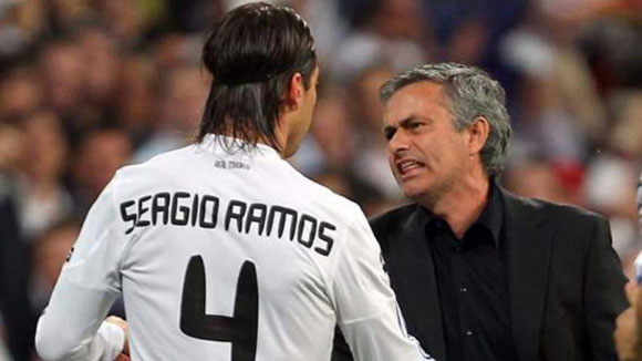 20120921160430_sergio-ramos-jose-mourinho.jpg