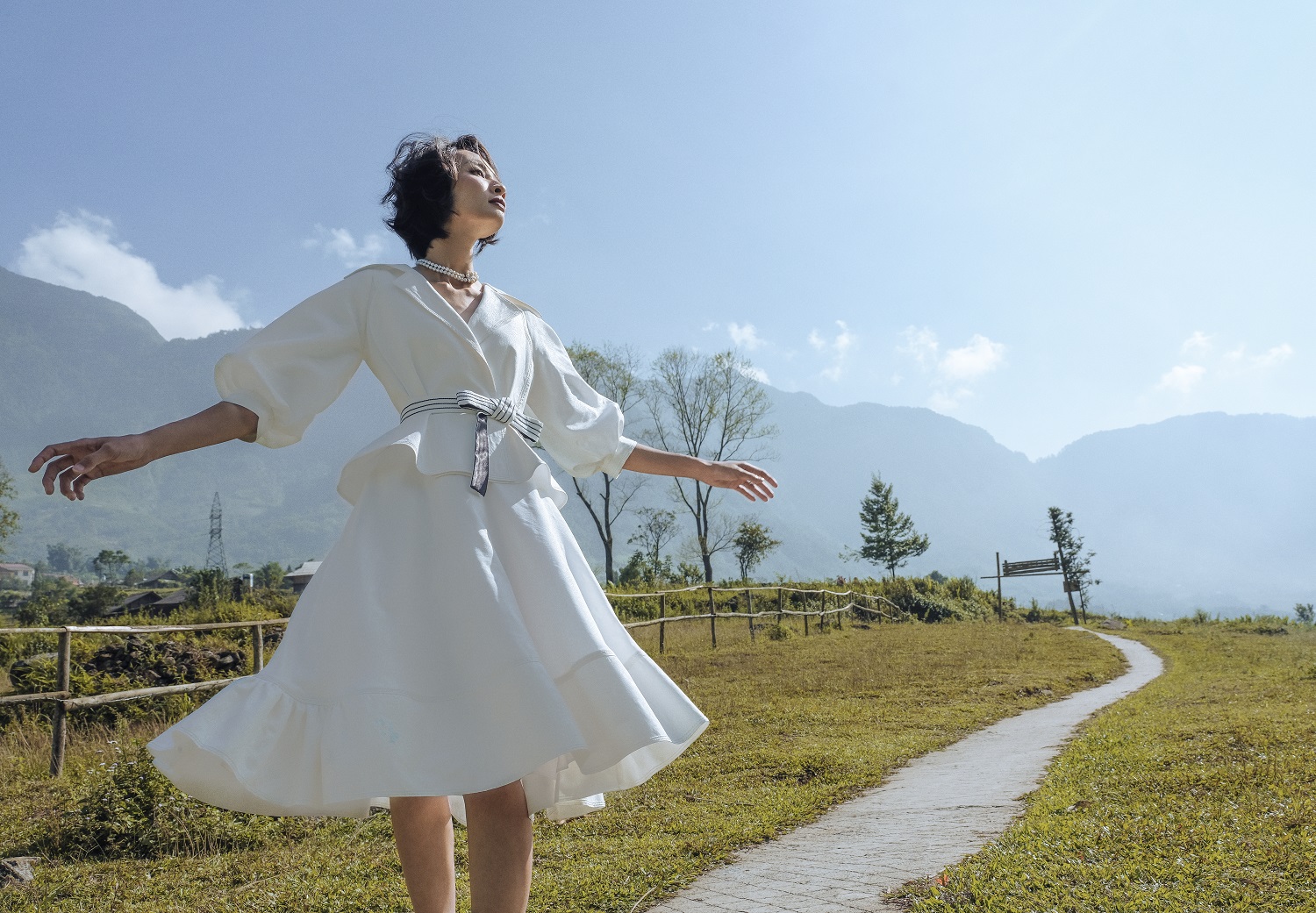 tuyet lan hoa nang tho trong bst cam hung vung cao cua le thanh hoa hinh 6