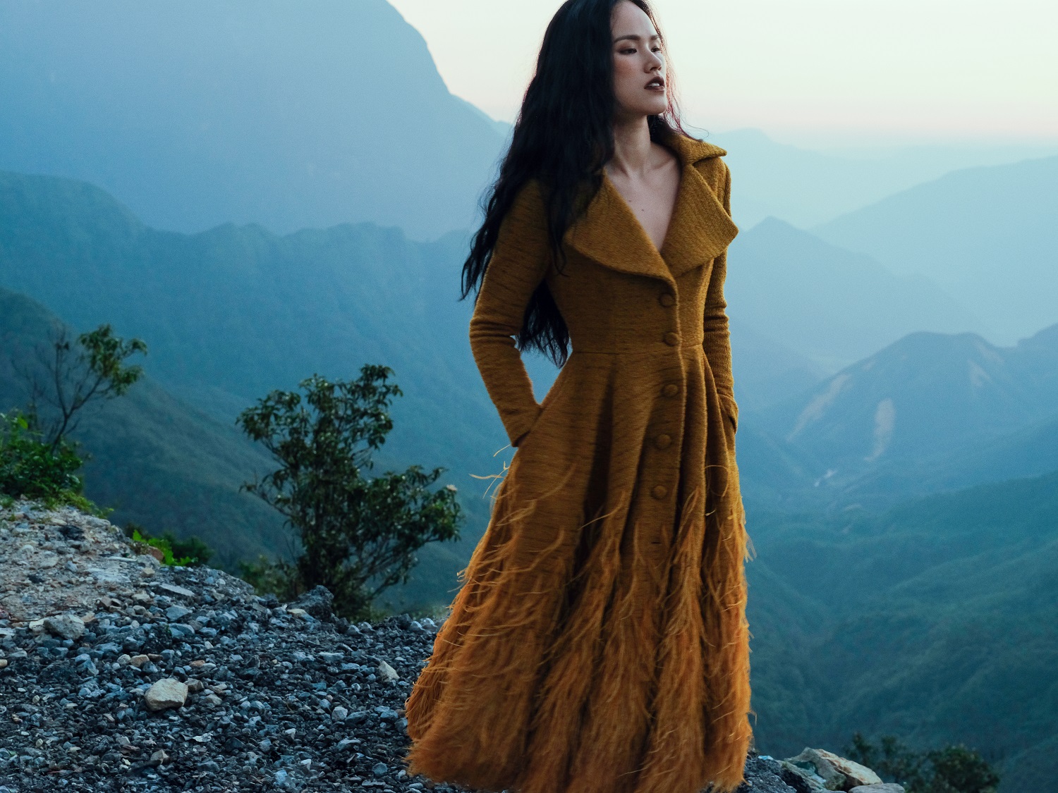 tuyet lan hoa nang tho trong bst cam hung vung cao cua le thanh hoa hinh 14