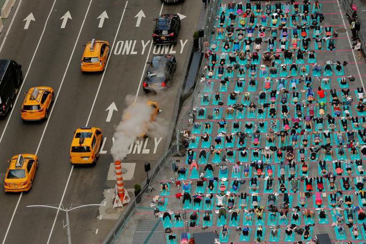 yoga_time_square_1__hsyw.jpg