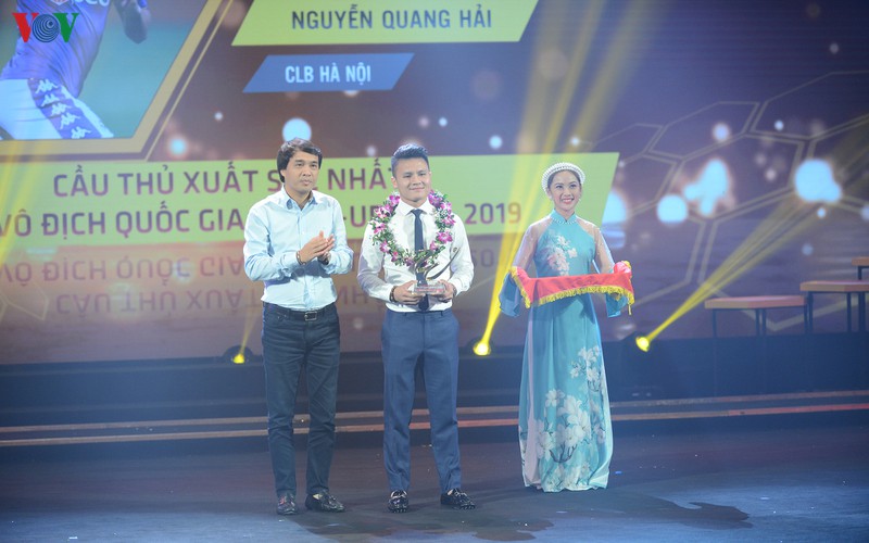 quang_hai_xuat_sac_nhat_v_league_2019_xkng.jpg