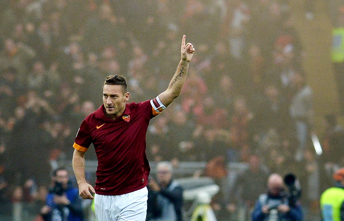 Francesco Totti giải nghệ, được bổ nhiệm làm giám đốc AS Roma | VOV.VN